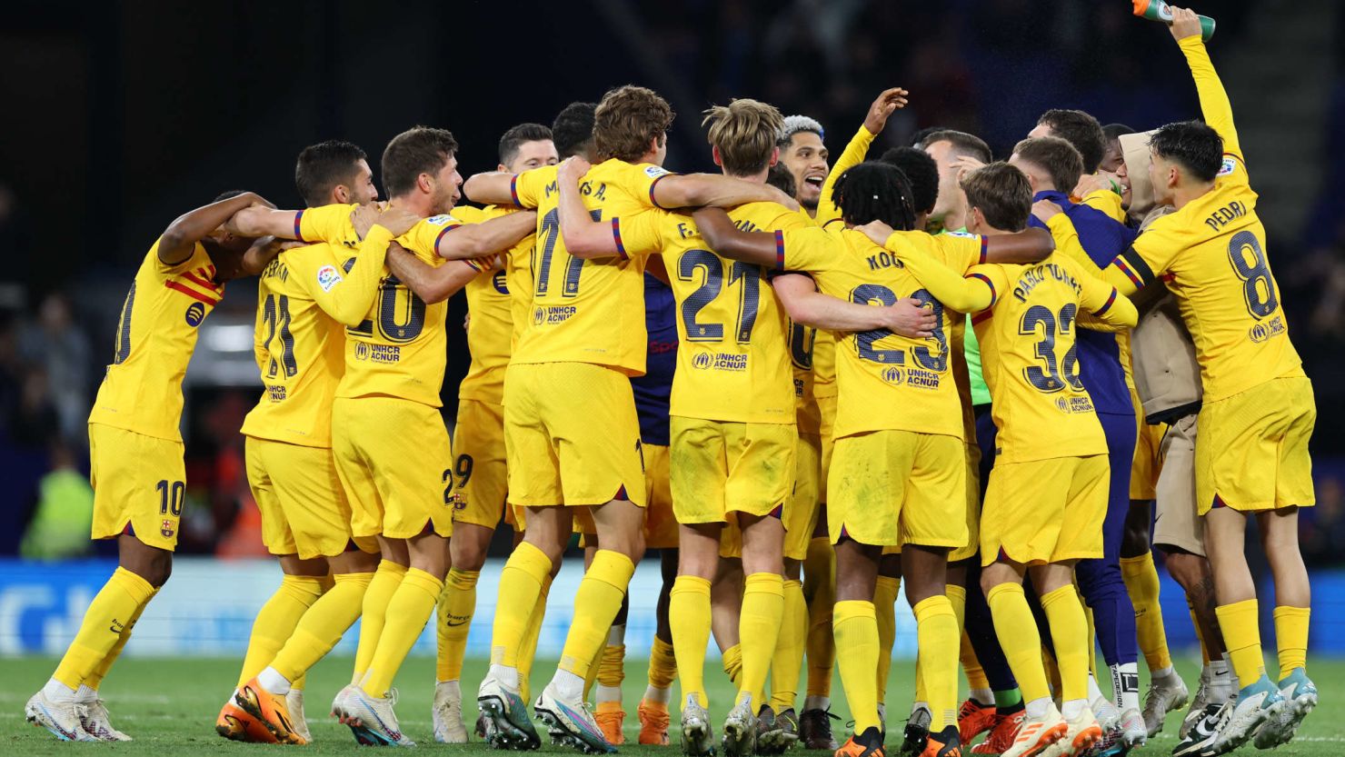 陷入困境 陷入困境